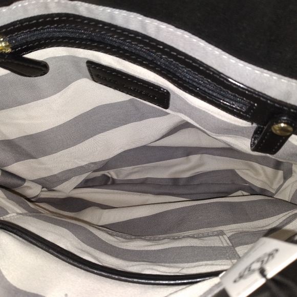 Kate Landry - Picture 5 of 7